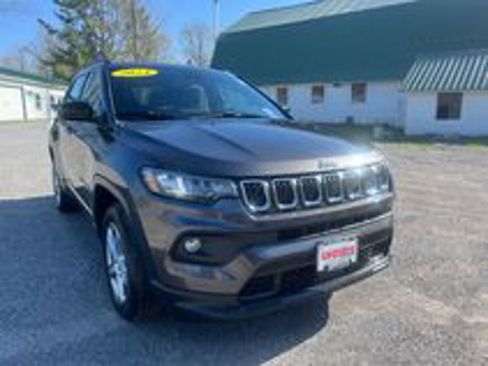 Used 2024 Jeep Compass Latitude AWD/4WD image 1