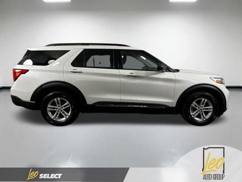 Used 2023 Ford Explorer XLT w/ Equipment Group 202A image 5