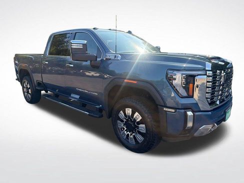 Certified 2025 GMC Sierra 2500 Denali w/ Technology Package AWD/4WD image 11