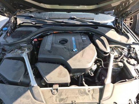 Used 2018 BMW 530e w/ Premium Package 2 RWD image 22