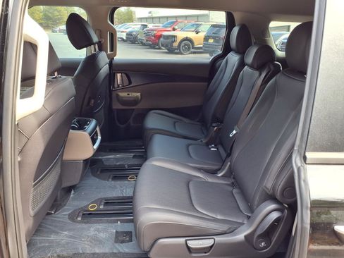 New 2026 Kia Carnival LXS image 4
