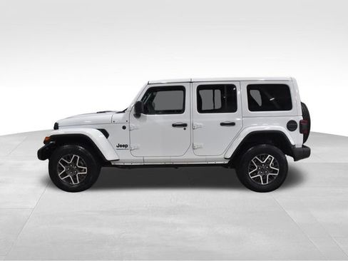 Used 2025 Jeep Wrangler Unlimited Sahara AWD/4WD image 6