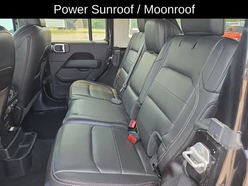 Used 2020 Jeep Wrangler Unlimited Sahara w/ Uconnect 4C Nav & Sound Group AWD/4WD image 7