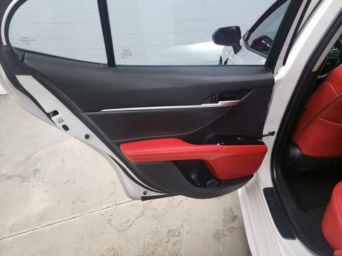 Used 2018 Toyota Camry XSE image 23