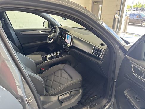 New 2026 Volkswagen Atlas Cross Sport SE AWD/4WD image 9