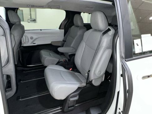 New 2026 Toyota Sienna XLE image 13