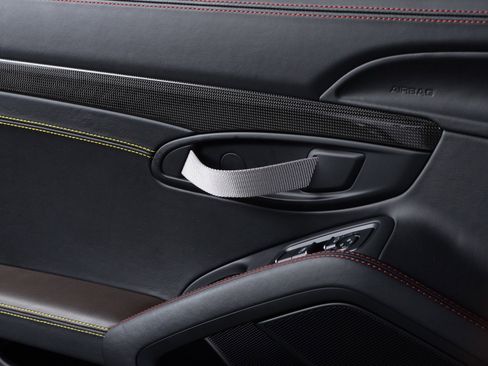 Used 2016 Porsche 911 R image 34