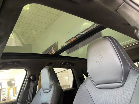 Used 2025 Porsche Cayenne GTS AWD/4WD image 27