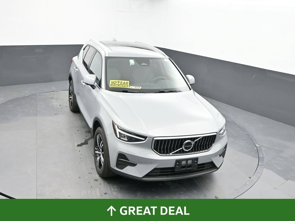 Used 2025 Volvo XC40 B5 Core AWD/4WD image 32
