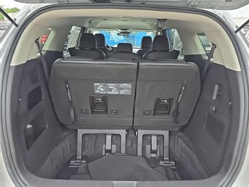 Certified 2022 Kia Carnival LX FWD image 28