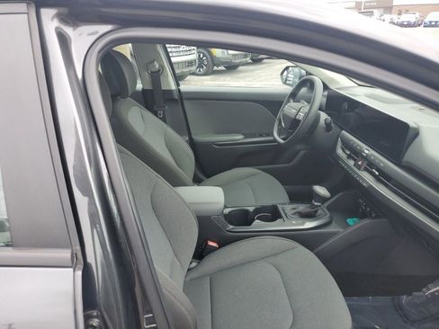 Used 2025 Kia K4 FWD image 33