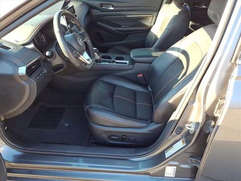 Used 2022 Nissan Altima 2.5 SR w/ Midnight Edition Package image 16