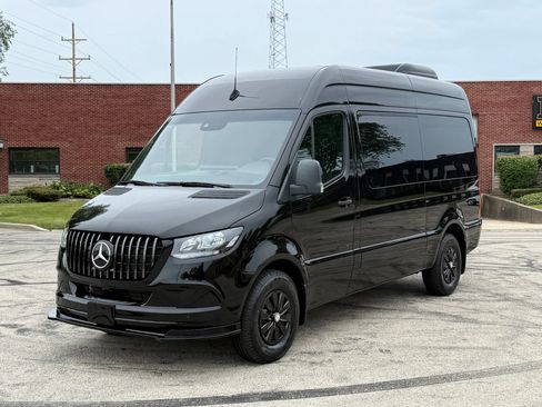 Used 2023 Mercedes-Benz Sprinter 2500 image 3