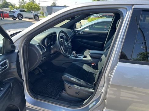 Used 2018 Jeep Grand Cherokee Altitude AWD/4WD image 5