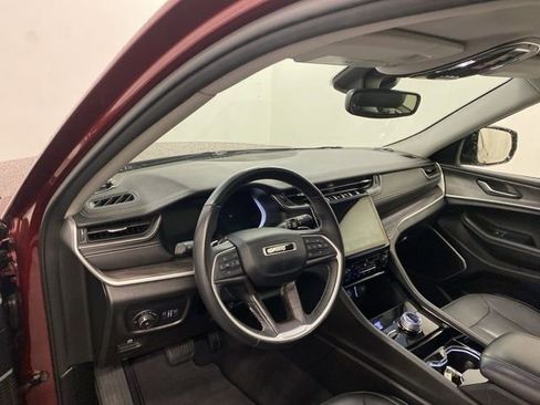 Used 2022 Jeep Grand Cherokee L Limited w/ Black Appearance Package AWD/4WD image 8