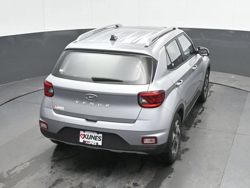 Used 2022 Hyundai Venue SEL FWD image 25