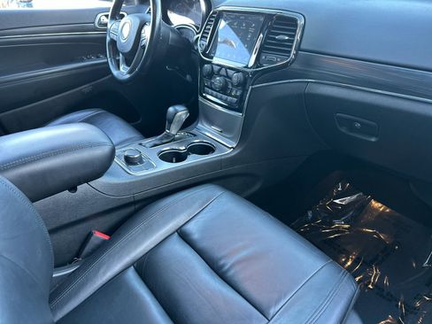 Used 2021 Jeep Grand Cherokee Limited image 15