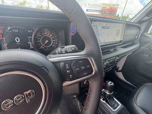 Used 2024 Jeep Wrangler Unlimited Sahara w/ Technology Group AWD/4WD image 18
