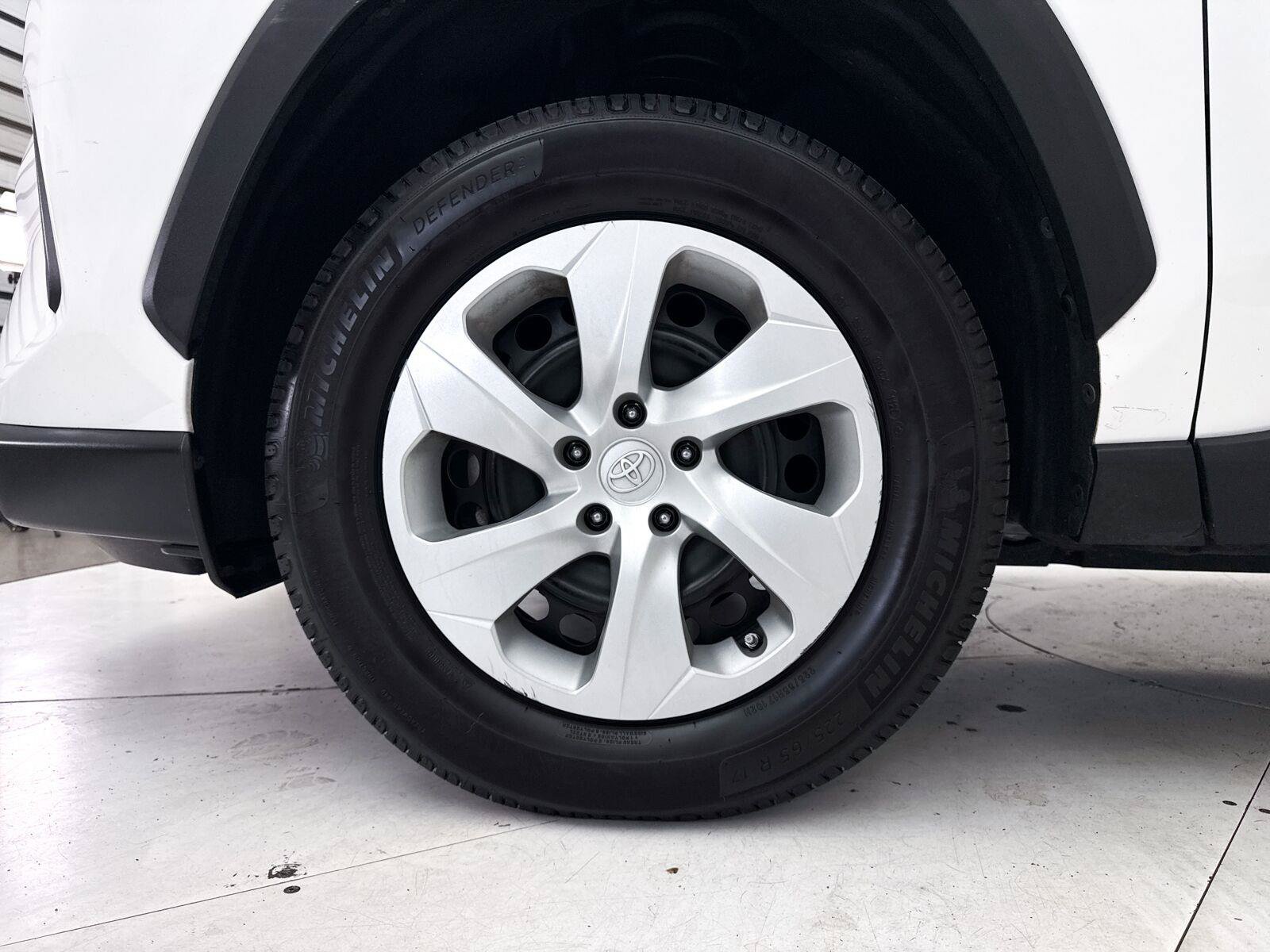Used 2021 Toyota RAV4 LE w/ Carpet Mat Package (TMS) FWD image 14