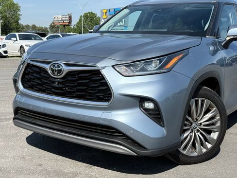 Used 2022 Toyota Highlander Platinum AWD/4WD image 4