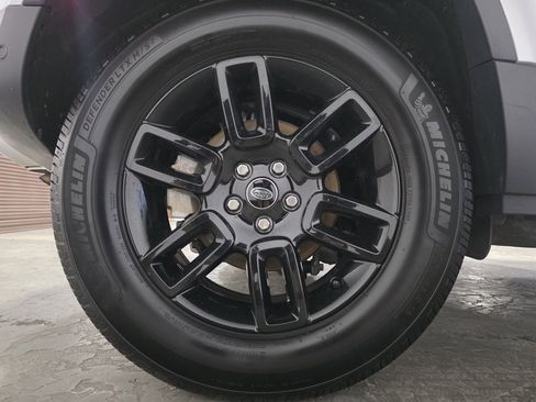 Used 2022 Land Rover Defender 90 S image 28