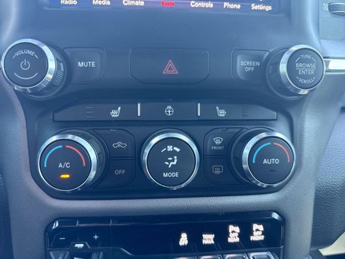 Used 2019 RAM 1500 Big Horn AWD/4WD image 12