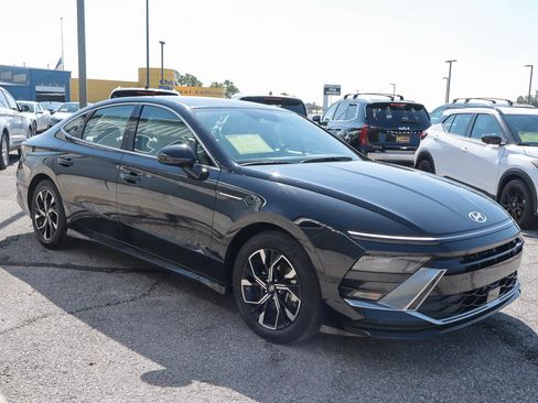 Used 2025 Hyundai Sonata SEL FWD image 3
