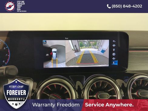 Used 2023 Mercedes-Benz GLB 250 4MATIC w/ Premium Package image 25