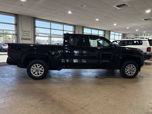 Used 2025 Toyota Tacoma SR5 AWD/4WD image 3