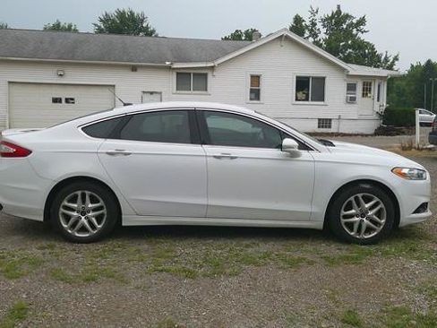Used 2016 Ford Fusion Titanium FWD image 3