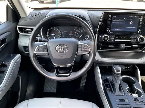 Used 2021 Toyota Highlander XLE image 6