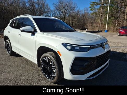 Used 2025 Volkswagen Tiguan SEL R-Line image 8