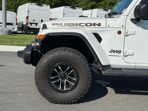 Used 2025 Jeep Wrangler Unlimited Rubicon AWD/4WD image 11