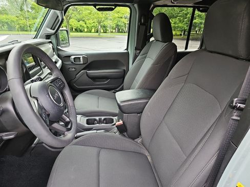 Used 2023 Jeep Wrangler Unlimited w/ Cold Weather Group AWD/4WD image 16