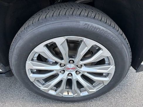 Used 2023 GMC Yukon XL Denali AWD/4WD image 12