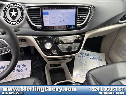 Used 2023 Chrysler Pacifica Touring-L FWD image 19