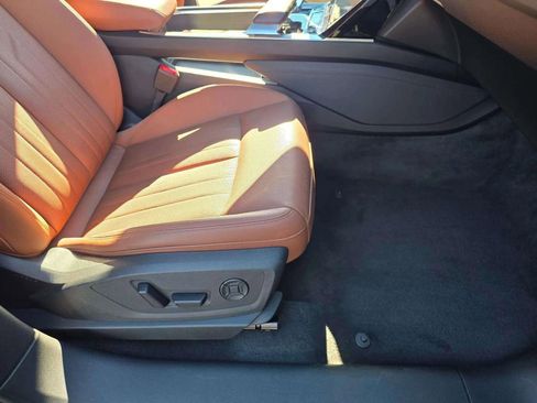 Used 2022 Audi e-tron Premium Plus w/ Premium Plus Package image 19