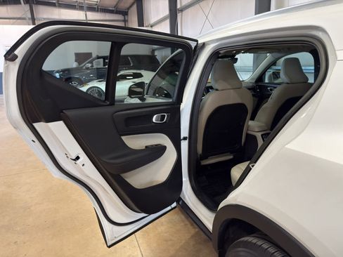Used 2022 Volvo XC40 T5 Inscription image 23