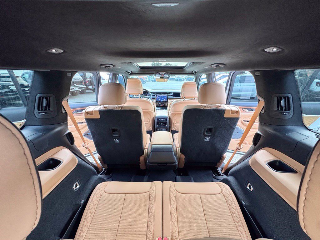 Used 2023 Jeep Grand Cherokee L Summit AWD/4WD image 25