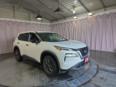 Used 2021 Nissan Rogue S image 5