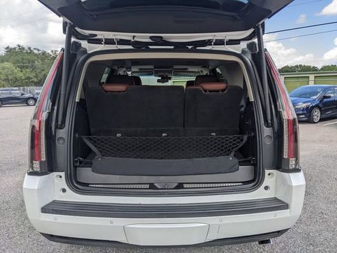 Used 2019 Cadillac Escalade Luxury AWD/4WD image 13