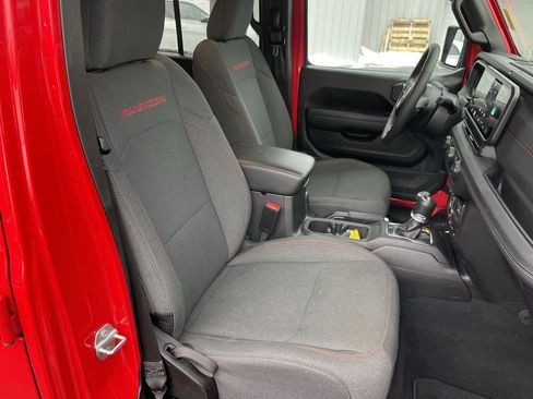 Used 2025 Jeep Wrangler Unlimited Rubicon image 23