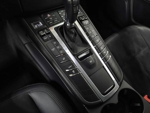 Used 2018 Porsche Macan image 27