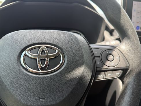 Certified 2024 Toyota Venza LE AWD/4WD image 11