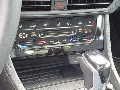 New 2025 Volkswagen Jetta SE image 14