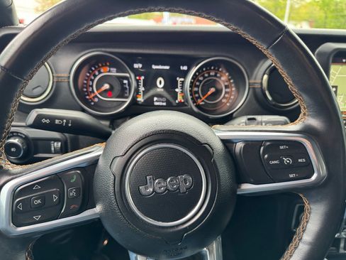 Used 2023 Jeep Wrangler Unlimited Sahara AWD/4WD image 18