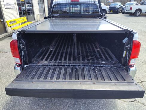 Used 2016 Toyota Tacoma SR5 w/ SR5 Appearance Package (SN) image 13