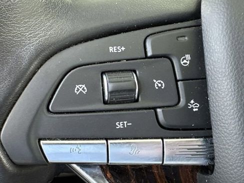 Used 2022 Cadillac Escalade Luxury RWD image 28