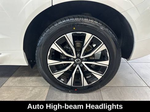 Used 2023 Volvo XC60 B5 Plus AWD/4WD image 8