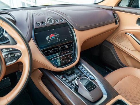 Used 2021 Aston Martin DBX image 9
